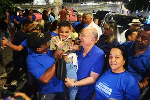 JOSÉ RONALDO DIZ QUE VAI FAZER MAIS E MELHOR POR FEIRA DURANTE CAMINHADA PELO PONTO CENTRAL E CASEB