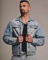 EX-BBB NIZAM HAYEK ABOU JOKH ESCLARECE RUMORES SOBRE COLABORAÇÃO COM JUNINHO E REVELA FETICHES