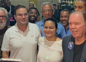 ‘DEBORA REGIS CARREGA TODAS AS ESPERANÇAS DO POVO DE LAURO DE FREITAS’, DIZ CACÁ
