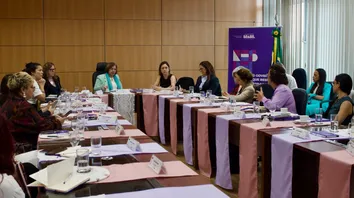 DIA DO LAÇO BRANCO REÚNE HOMENS ATENDIDOS PELO NÚCLEO DE ENFRENTAMENTO E PREVENÇÃO AO FEMINICÍDIO EM SALVADOR