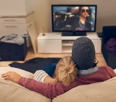 SERVIÇOS DE STREAMING DE FILMES E SÉRIES JÁ FAZEM PARTE DO ORÇAMENTO DE 79% DOS BRASILEIROS