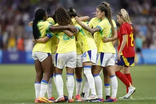 BRASIL DERROTA ESPANHA E GARANTE LUGAR NA FINAL DO FUTEBOL FEMININO