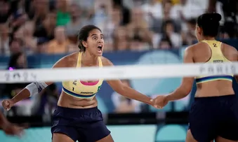 VÔLEI DE PRAIA: DUDA E ANA PATRÍCIA GARANTEM VAGA NAS QUARTAS EM PARIS