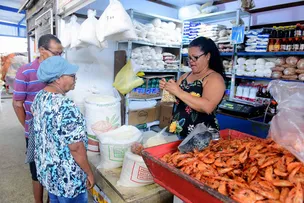 FEIRAS E MERCADOS MUNICIPAIS SÃO OPÇÕES PARA COMPRA DE INGREDIENTES DO CARURU DE COSME E DAMIÃO