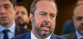 MINISTRO SILVEIRA ADMITE POSSÍVEL REVISÃO DA BANDEIRA 2 NA CONTA DE LUZ