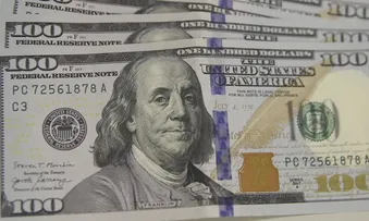 DÓLAR INICIA A SEMANA EM QUEDA À ESPERA DE DECISÕES DE JUROS