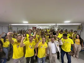 RANDERSON LEAL E DEPUTADO ROBERTO CARLOS REUNEM APOIADORES EM ENCONTRO