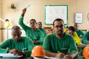 DIA MUNDIAL DA ALFABETIZAÇÃO: ESCOLAS EM CANTEIROS DE OBRAS JÁ FORMOU QUASE 5 MIL TRABALHADORES