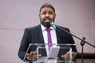 "COLBERT ABANDONOU A CADEIRA DE PREFEITO E VIROU COMENTARISTA NAS REDES SOCIAIS", AFIRMA FELIPE FREITAS
