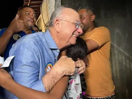 JOSÉ RONALDO ASSUME COMPROMISSO DE IMPLANTAR CRECHE NO FRATERNIDADE