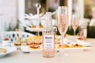 BRUTAL FRUIT SPRITZER OFICIALIZA ESTREIA DA MARCA NO MERCADO DE BEBIDAS BRASILEIRO COM FILME ESTRELADO POR KELLY ROWLAND