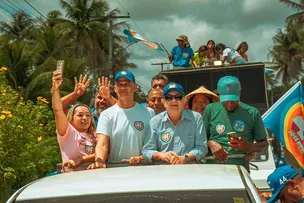 JOSÉ RONALDO FAZ CARREATA EM HUMILDES E ANUNCIA PAVIMENTAÇÃO DE ESTRADAS NA ZONA RURAL