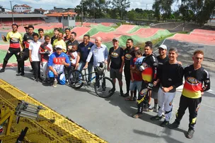 JOSÉ RONALDO ASSUME COMPROMISSO DE MODERNIZAR PISTA DE BICICROSS