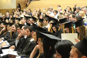 MAIS DA METADE DOS ESTUDANTES COM DÍVIDAS TIVERAM QUE TRANCAR CURSOS EM FACULDADES