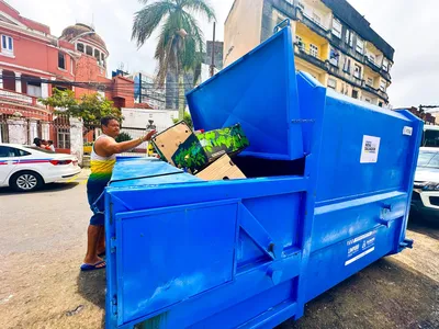 LIMPURB INSTALA COMPACTEINER NA AVENIDA JOANA ANGÉLICA