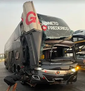JOÃO NETO & FREDERICO PASSAM POR SUSTO EM ACIDENTE DE ÔNIBUS, MAS CONFIRMAM QUE ESTÃO BEM