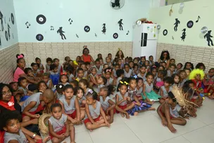 ENTREGA DE PRESENTES ANTECIPA DIA DAS CRIANÇAS EM CENTRO EDUCACIONAL NO BAIRRO DA PAZ