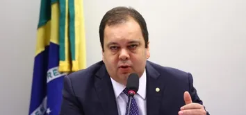 ELMAR NASCIMENTO CONFIRMA DESCONFORTO COM APOIO DE LIRA A HUGO MOTTA