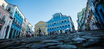 SALVADOR SUPERA FORTALEZA E RECEBE O MAIOR NÚMERO DE TURISTAS ESTRANGEIROS DO NORDESTE