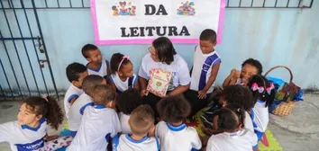 FEIRA LITERÁRIA LEVA CULTURA E ARTE PARA ALUNOS DE ESCOLA MUNICIPAL NO IAPI