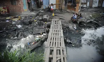 DOZE MILHÕES DE CRIANÇAS E ADOLESCENTES VIVEM SEM ACESSO A ESGOTO