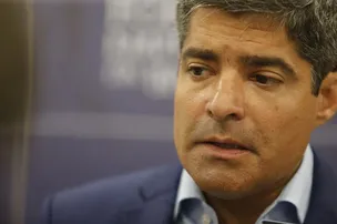 JUSTIÇA CONDENA ACM NETO POR CALÚNIAS CONTRA CAETANO E DETERMINA RETIRADA DE POST DO AR