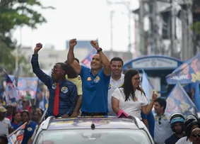 BRUNO REIS COMPARECE ÀS URNAS NO ITAIGARA E SE DECLARA "FELIZ E CONFIANTE COM A VITÓRIA"