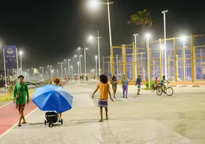 NOVA ILUMINAÇÃO MODERNIZA ORLA DE PITUAÇU E TRAZ MAIS SEGURANÇA À REGIÃO