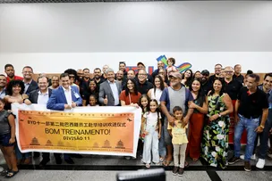 NO AEROPORTO DE SALVADOR, GOVERNADOR RECEPCIONA FUNCIONÁRIOS DA BYD EM EMBARQUE PARA TREINAMENTO NA CHINA