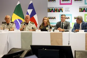 GOVERNADOR REÚNE CHEFES E COMANDANTES DAS FORÇAS DE SEGURANÇA PARA AVALIAÇÃO E BALANÇO DE AÇÕES