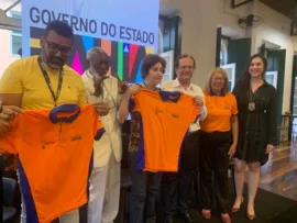 SETUR-BA ENTREGA NOVO FARDAMENTO PARA GUIAS DE TURISMO QUE ATUAM NO ESTADO