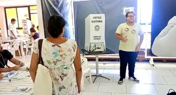VICTOR MARINHO, CANDIDATO A PREFEITURA, COMPARECE ÀS URNAS E AVALIA SUA CAMPANHA COMO 'POSITIVA'