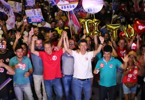 TITO REÚNE MULTIDÃO EM CAMINHADA PELO BURITIS E AMPLIA APOIO POPULAR