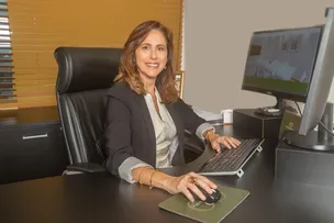 ENTREVISTA COM CYNTIA POSSÍDIO ESPECIALISTA EM DIREITO DO TRABALHO E DIREITO TRIBUTÁRIO PELA UFBA FALANDO SOBRE AS POSSÍVEIS ALTERAÇÕES DA CLT
