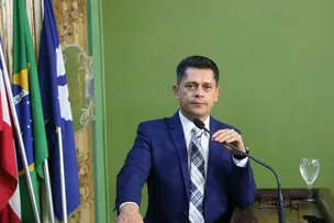 LUIZ CARLOS PROTOCOLA PL CONTRA O USO EXCESSIVO DE TELAS POR CRIANÇAS