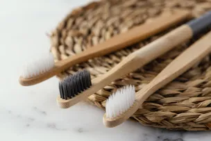 ESCOVA DE DENTES PODE ACUMULAR MAIS DE 600 ESPÉCIES DE VÍRUS; DENTISTA DÁ DICAS DE COMO REDUZIR ESSES MICRO-ORGANISMOS