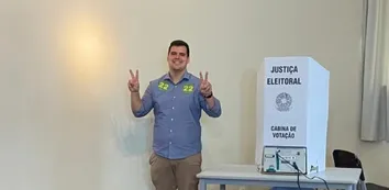 BELO HORIZONTE: CANDIDATO DO PL, BRUNO ENGLER VOTA AO LADO DA VICE, CORONEL CLÁUDIA ROMUALDO
