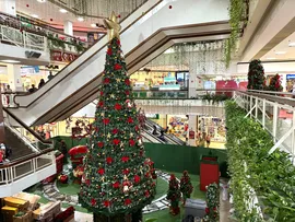 PAPAI NOEL CHEGA DE BRT PARA INAUGURAR A DECORAÇÃO "ESTAÇÃO DO CORAÇÃO" DO SHOPPING PIEDADE