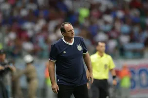 TORCIDA COBRA POSTURA DIFERENTE DE ROGÉRIO CENI E CLIMA PARA O TREINADOR NÃO É BOM
