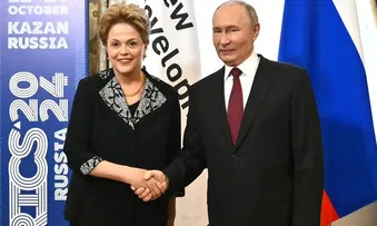 COM PUTIN, DILMA DEFENDE EXPANSÃO DO BRICS E USO DE MOEDAS LOCAIS