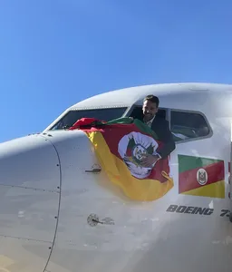 GOL RETORNA AO AEROPORTO SALGADO FILHO COM DUAS AERONAVES TEMÁTICAS: A QUE HOMENAGEIA O RIO GRANDE DO SUL E “MÔNICA 60”