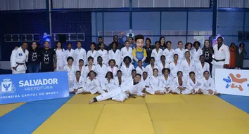 PROJETO JUDÔ NAS ESCOLAS RECEBE 50 NOVOS QUIMONOS EM PARCERIA COM COMITÊ OLÍMPICO BRASILEIRO