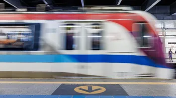 VOLUNTÁRIOS DA CCR METRÔ BAHIA PROMOVEM MUTIRÃO DE LIMPEZA NA PRAIA DE PIATÃ