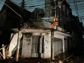 PREFEITURA ATUA EM DESABAMENTO NA BAIXA DOS SAPATEIROS E ACOLHE FAMÍLIAS DE IMÓVEIS PRÓXIMOS