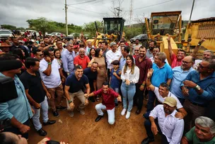 CAETANOS COMEMORA PAVIMENTAÇÃO DE TRECHO DA BA-959; CIDADE ERA A ÚLTIMA DA BAHIA SEM LIGAÇÃO ASFÁLTICA