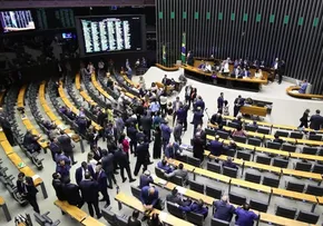 SOMENTE DOZE DEPUTADOS BAIANOS ASSINARAM A PEC DO FIM DA ESCALA 6X1