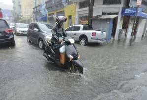 SALVADOR E RMS SOFREM COM ALAGAMENTOS APÓS CHUVA FORTE