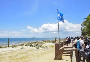 SELO BANDEIRA AZUL QUALIFICA TURISMO DE SOL E PRAIA NA BAHIA