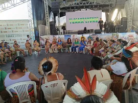 MULHERES INDÍGENAS SÃO BENEFICIADAS COM AÇÕES DA SPM NO 6º ACAMPAMENTO TERRA LIVRE