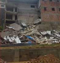 PRÉDIO QUE TAVA EM CONSTRUÇÃO DESABA NO SUBÚRBIO DE SALVADOR